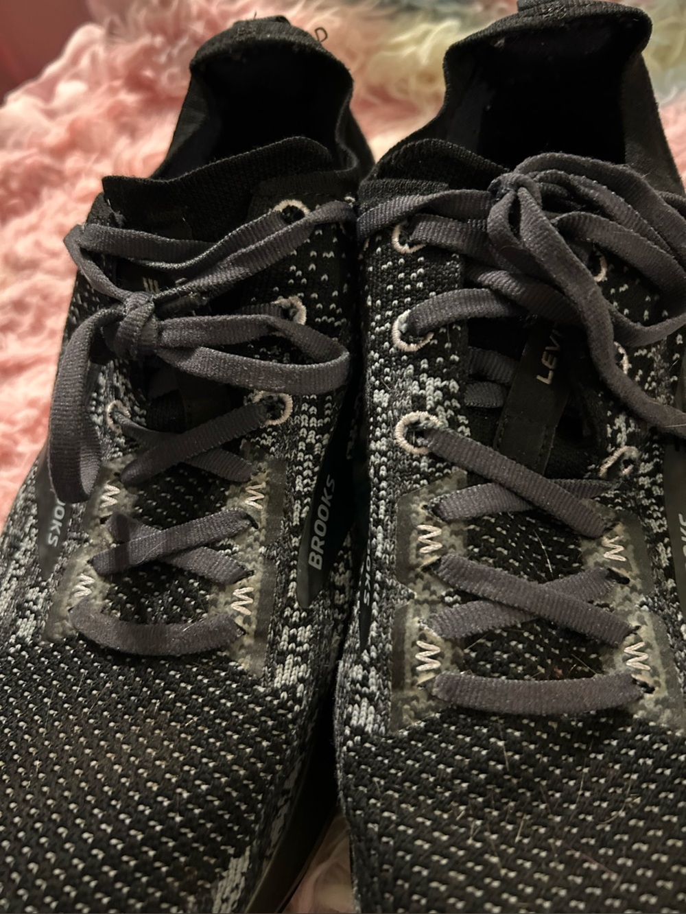 Brooks Levitate Size 9.5 Black and Gray Knit Lace-Up Running Shoes - Picture 5 of 5